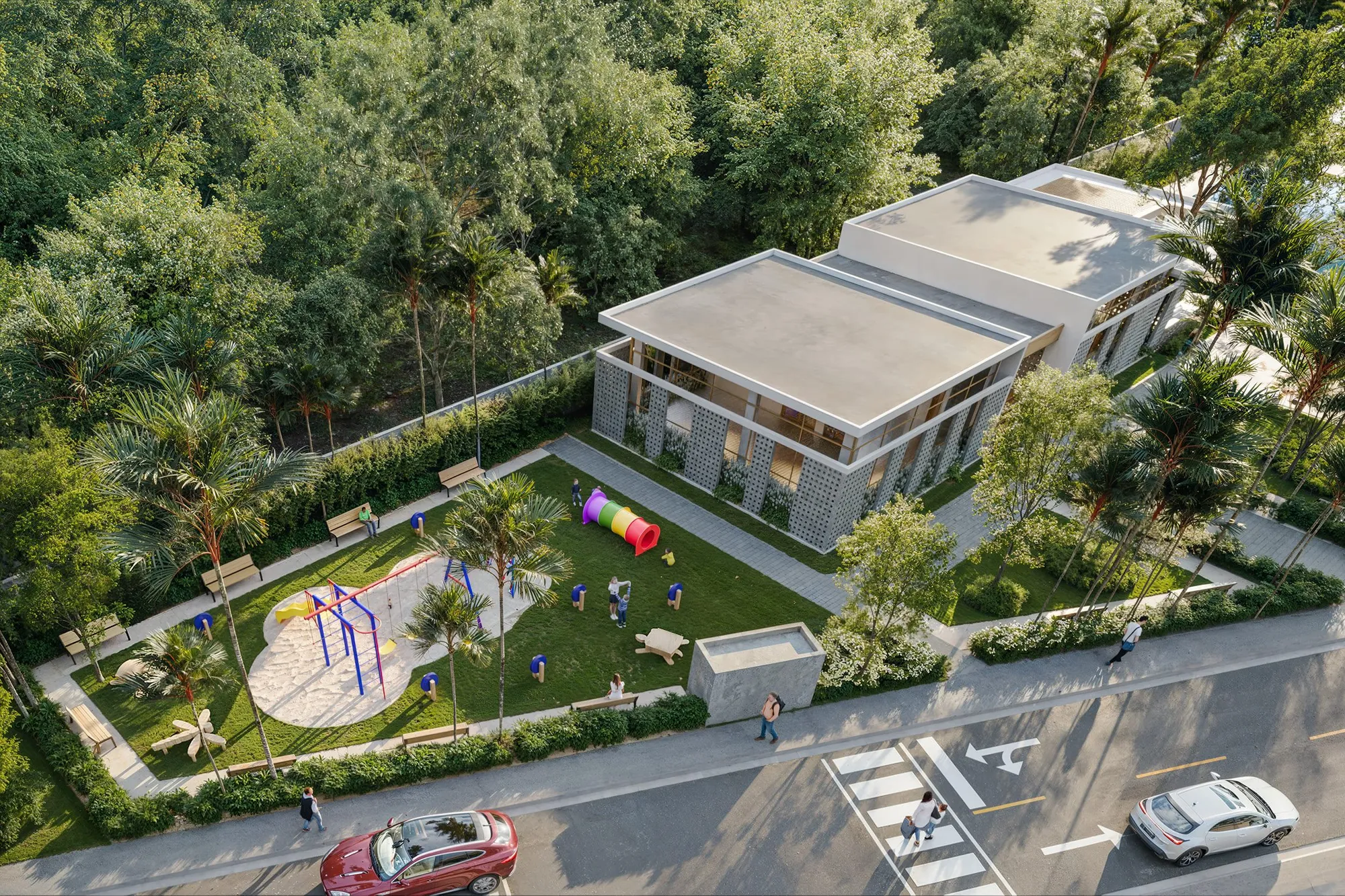 Vista aérea del kids club de Brisas 6 con su parque infantil entre los árboles